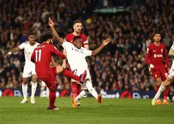 熊猫体育官方-利物浦客场大胜：锁定英超榜首位置 